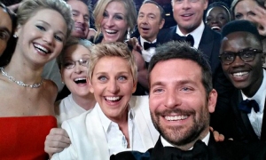 Ellen and Gang Oscars Selfie